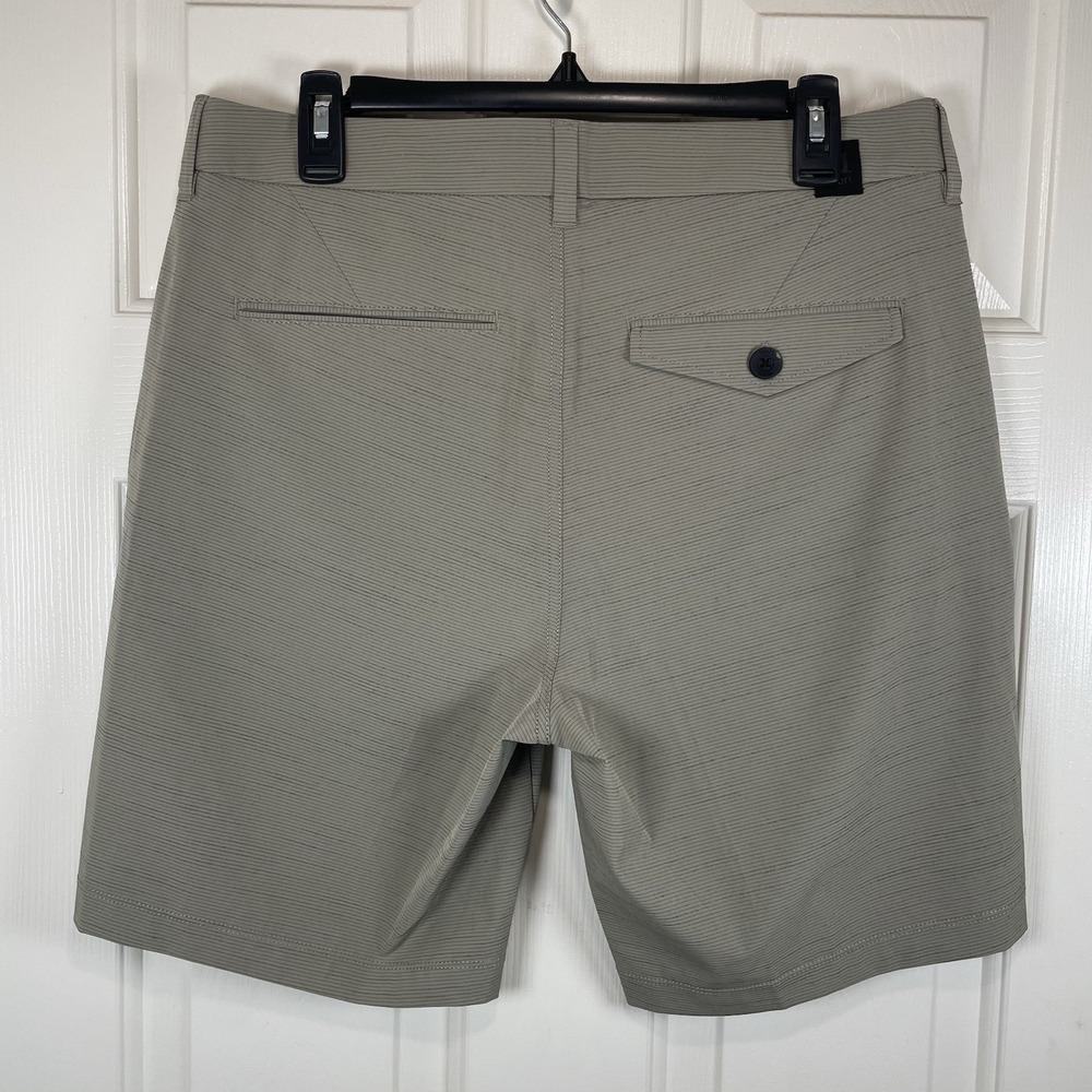 Vuori Meta Chino Shorts Men 32 Grey Striped‎ 8" Inseam Wicking 4 Way Stretch EUC - Picture 3 of 6